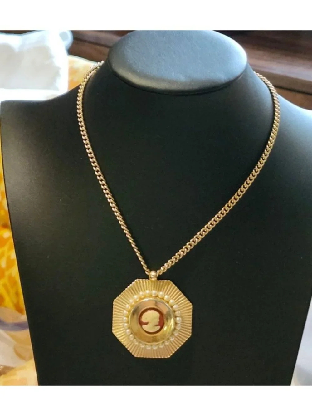 Vintage 1960s Gold Tone Cameo Pendant Necklace Faux Pearl Setting Classic